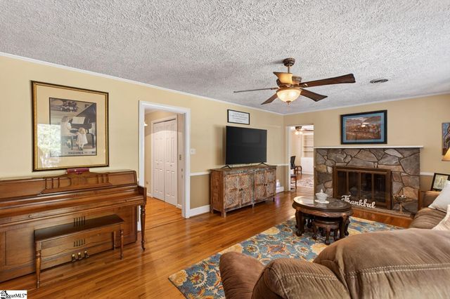 323 Workman Avenue, Woodruff, SC 29388