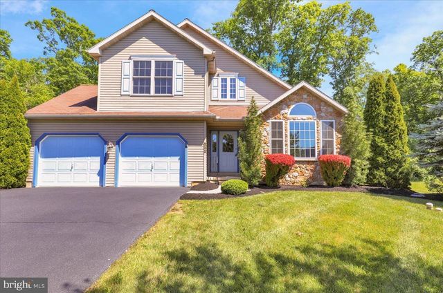 223 WOODBRIDGE LN, Douglassville, PA 19518