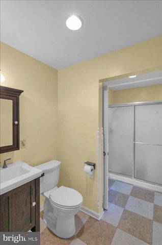 223 WOODBRIDGE LN, Douglassville, PA 19518