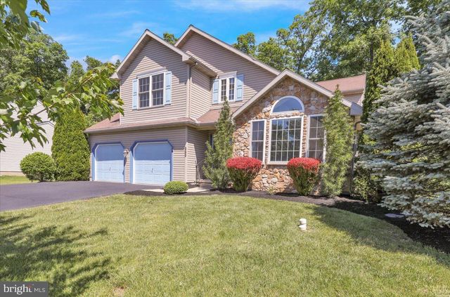 223 WOODBRIDGE LN, Douglassville, PA 19518