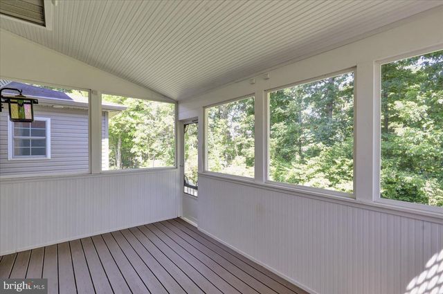 223 WOODBRIDGE LN, Douglassville, PA 19518