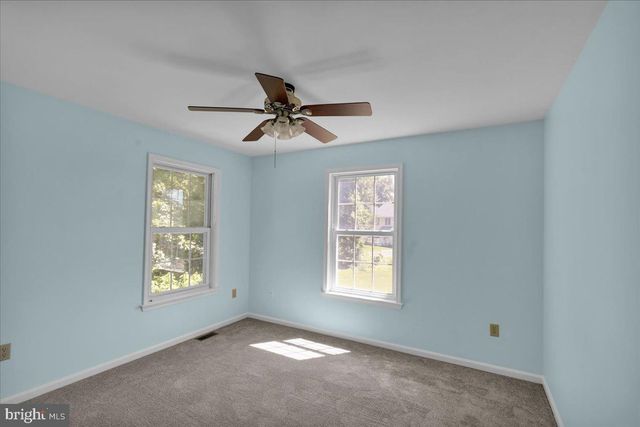 223 WOODBRIDGE LN, Douglassville, PA 19518