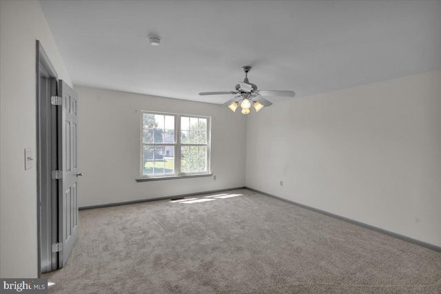 223 WOODBRIDGE LN, Douglassville, PA 19518