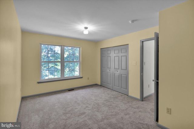 223 WOODBRIDGE LN, Douglassville, PA 19518