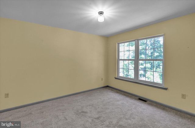 223 WOODBRIDGE LN, Douglassville, PA 19518