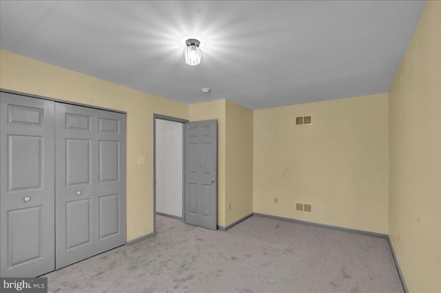 223 WOODBRIDGE LN, Douglassville, PA 19518