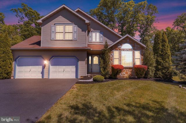 223 WOODBRIDGE LN, Douglassville, PA 19518