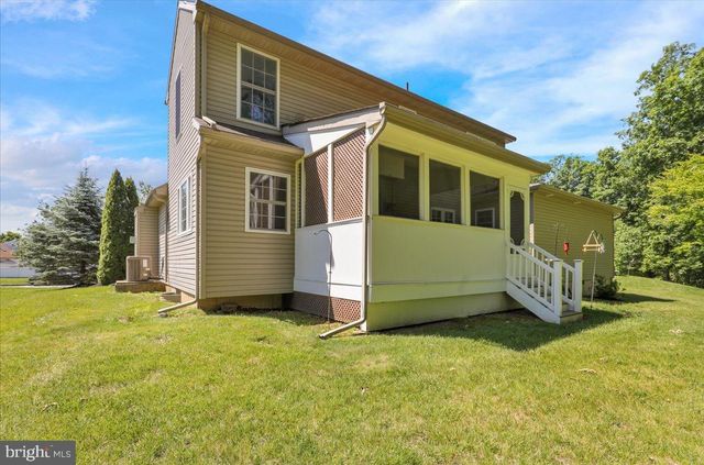 223 WOODBRIDGE LN, Douglassville, PA 19518