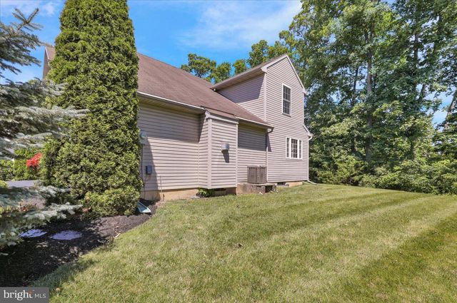 223 WOODBRIDGE LN, Douglassville, PA 19518