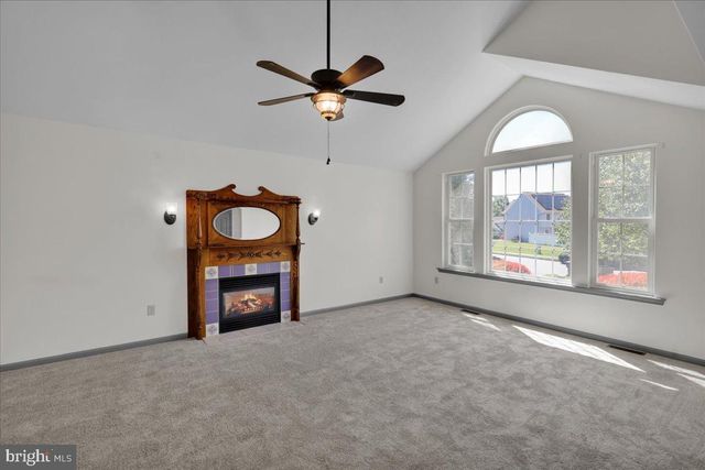 223 WOODBRIDGE LN, Douglassville, PA 19518