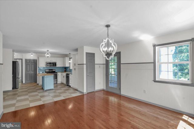 223 WOODBRIDGE LN, Douglassville, PA 19518
