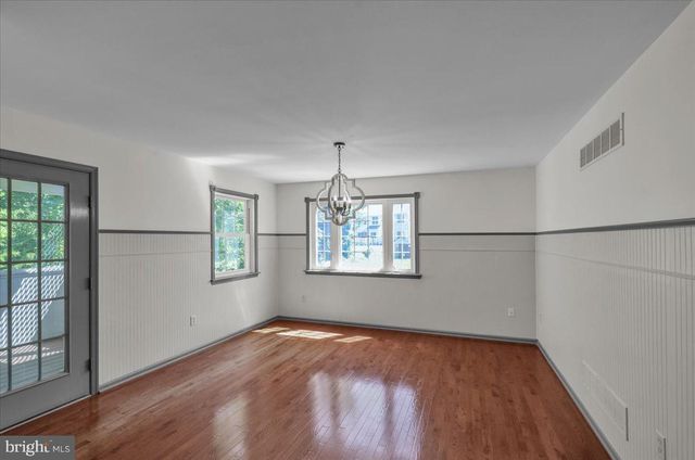 223 WOODBRIDGE LN, Douglassville, PA 19518