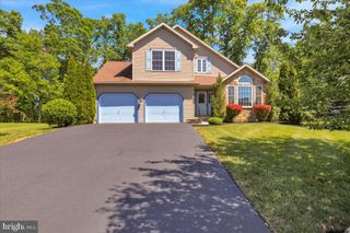 223 WOODBRIDGE LN, Douglassville, PA 19518