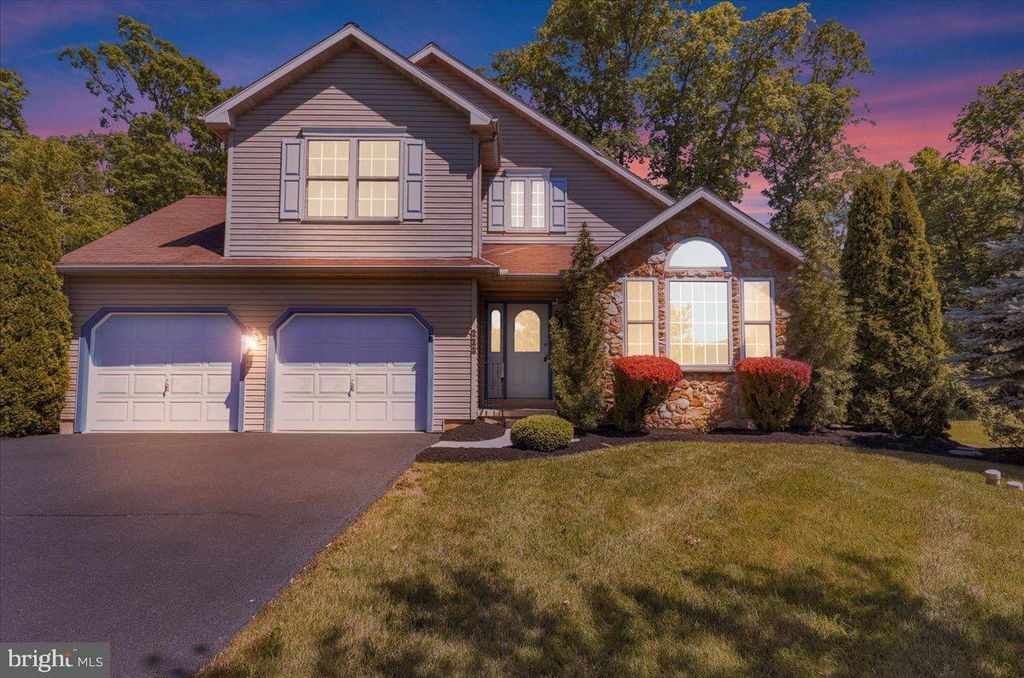 223 WOODBRIDGE LN, Douglassville, PA 19518