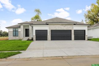 5608 N 213th Street, Elkhorn, NE 68022