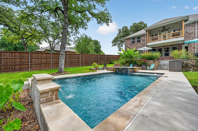 308 Familia Court, Azle, TX 76020