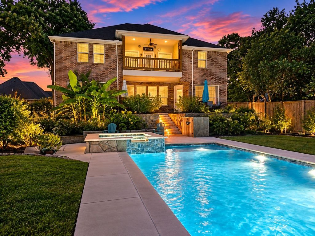 308 Familia Court, Azle, TX 76020