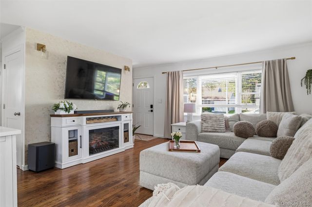 31 Jean Drive, North Babylon, NY 11703