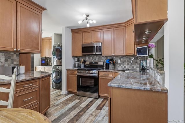 31 Jean Drive, North Babylon, NY 11703