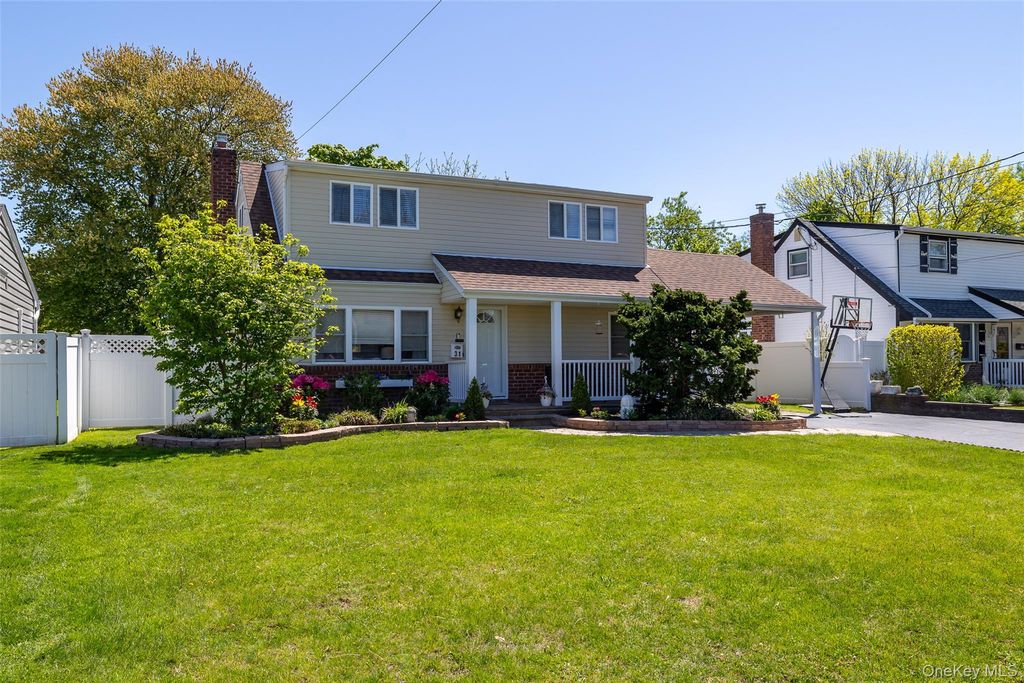 31 Jean Drive, North Babylon, NY 11703