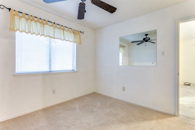 818 Blessing Creek Drive, Euless, TX 76039