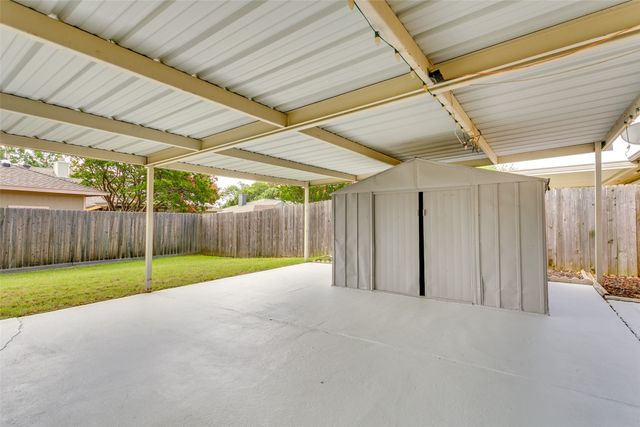 818 Blessing Creek Drive, Euless, TX 76039