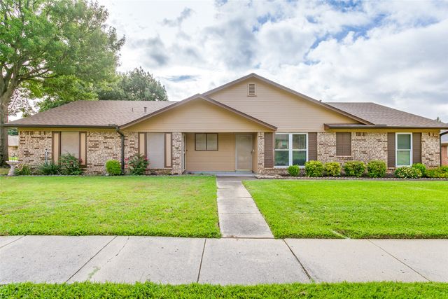 818 Blessing Creek Drive, Euless, TX 76039