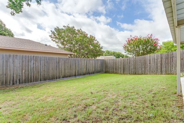 818 Blessing Creek Drive, Euless, TX 76039