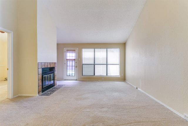 818 Blessing Creek Drive, Euless, TX 76039