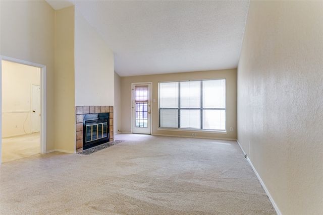 818 Blessing Creek Drive, Euless, TX 76039