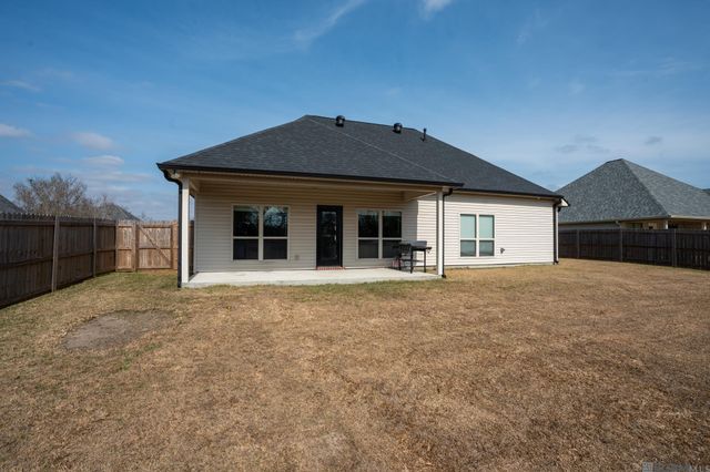 39477 Old Cornerstone Ct, Prairieville, LA 70769