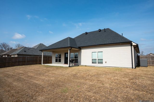 39477 Old Cornerstone Ct, Prairieville, LA 70769