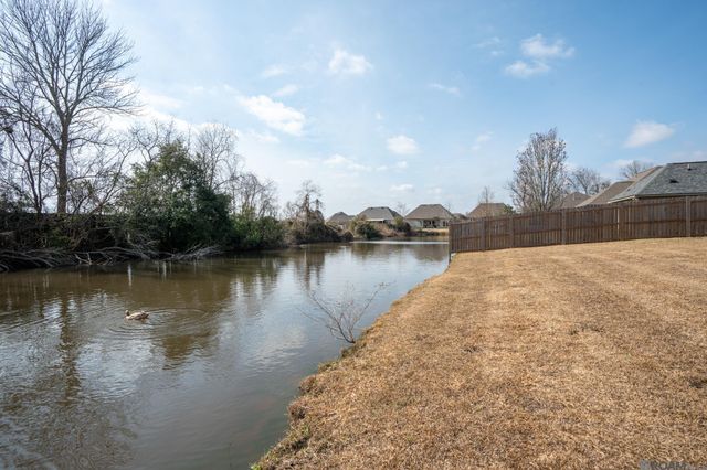 39477 Old Cornerstone Ct, Prairieville, LA 70769