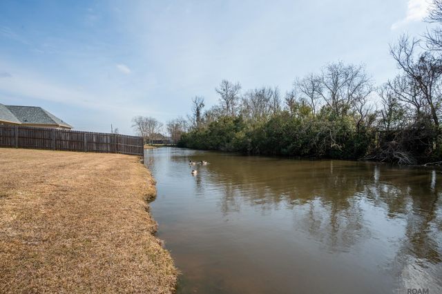 39477 Old Cornerstone Ct, Prairieville, LA 70769