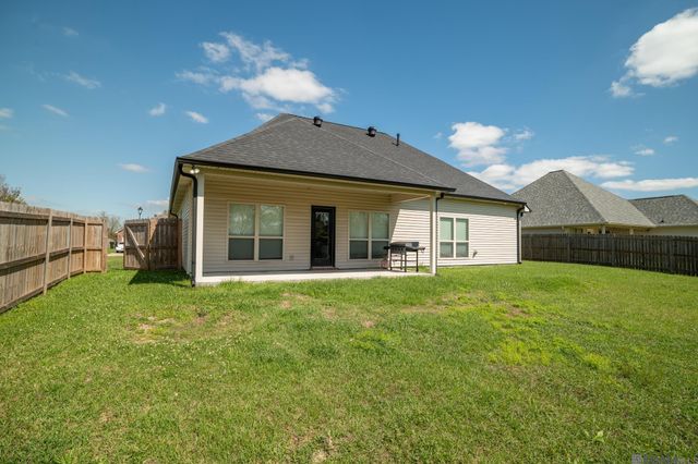 39477 Old Cornerstone Ct, Prairieville, LA 70769