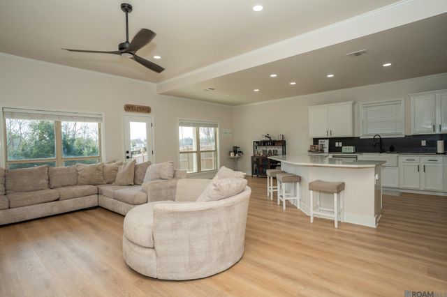 39477 Old Cornerstone Ct, Prairieville, LA 70769