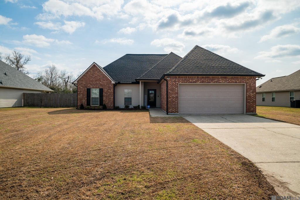 39477 Old Cornerstone Ct, Prairieville, LA 70769