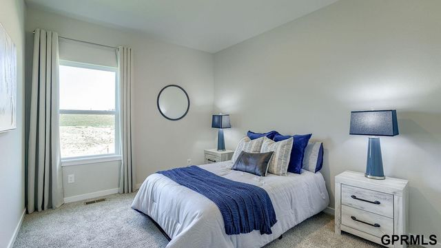 12412 S 205th Avenue, Gretna, NE 68028