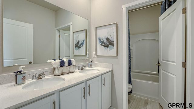 12412 S 205th Avenue, Gretna, NE 68028