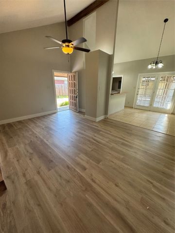 420 S Las Vegas Trail, White Settlement, TX 76108