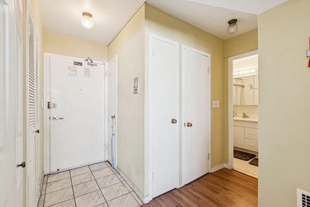 6301 N Sheridan Road 14M, Chicago, IL 60660