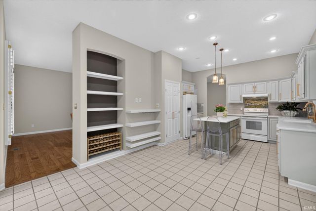 2803 S St Remy Circle, Bloomington, IN 47401