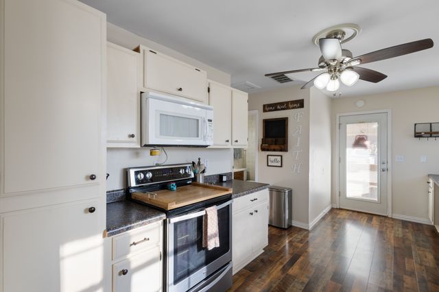 305 Cheyenne Drive, Runaway Bay, TX 76426