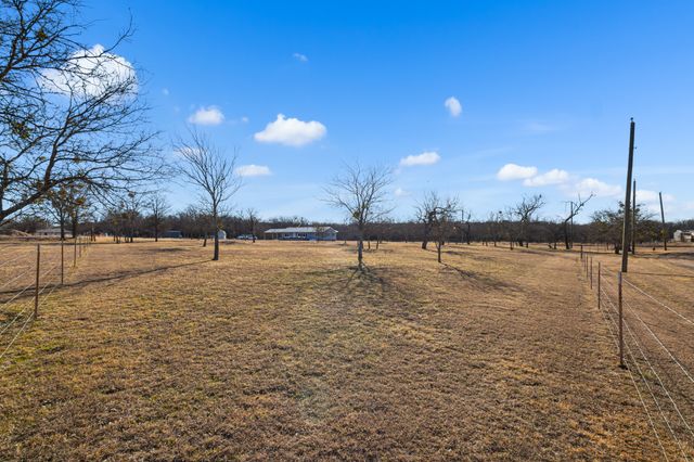 305 Cheyenne Drive, Runaway Bay, TX 76426