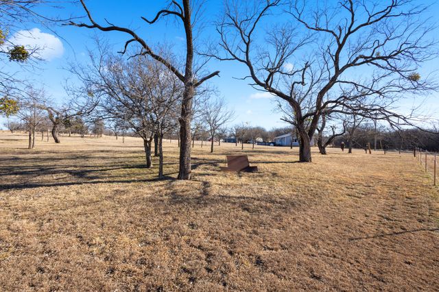 305 Cheyenne Drive, Runaway Bay, TX 76426
