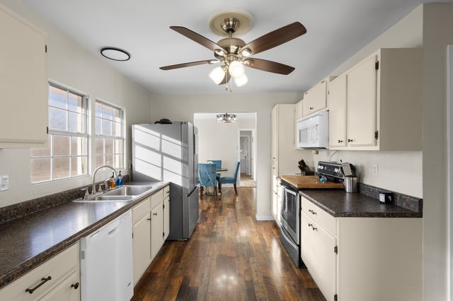305 Cheyenne Drive, Runaway Bay, TX 76426