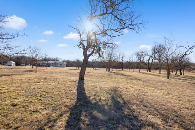 305 Cheyenne Drive, Runaway Bay, TX 76426