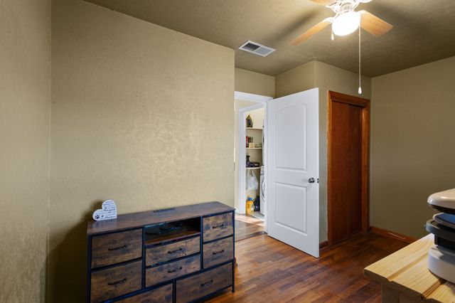 305 Cheyenne Drive, Runaway Bay, TX 76426
