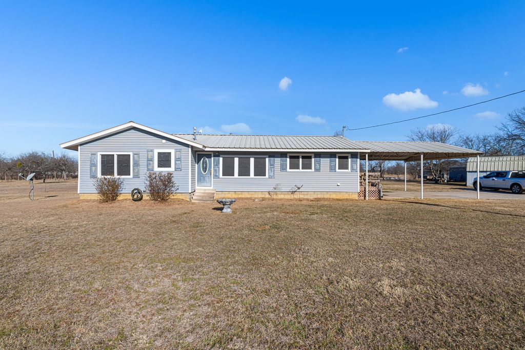 305 Cheyenne Drive, Runaway Bay, TX 76426