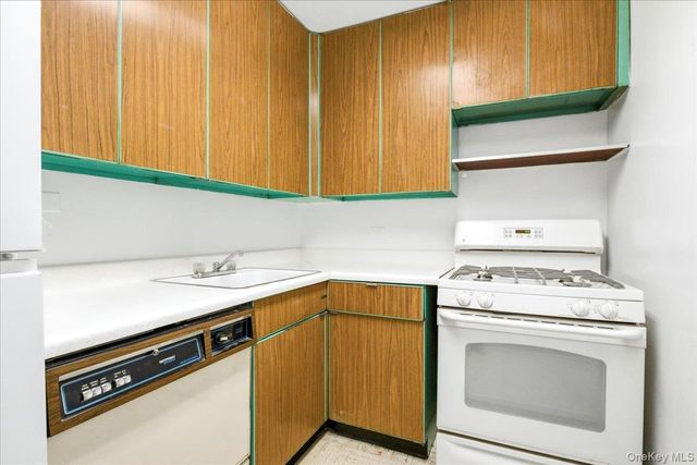 110-11 Queens Boulevard 6M, Forest Hills, NY 11375